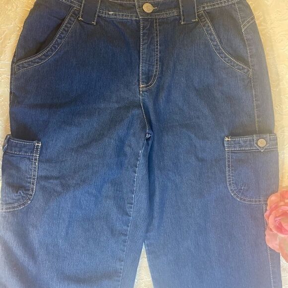 GloriaāVanderbiltāāDenimĀ CroppedāCapriāSizeā:6 - Picture 10 of 10